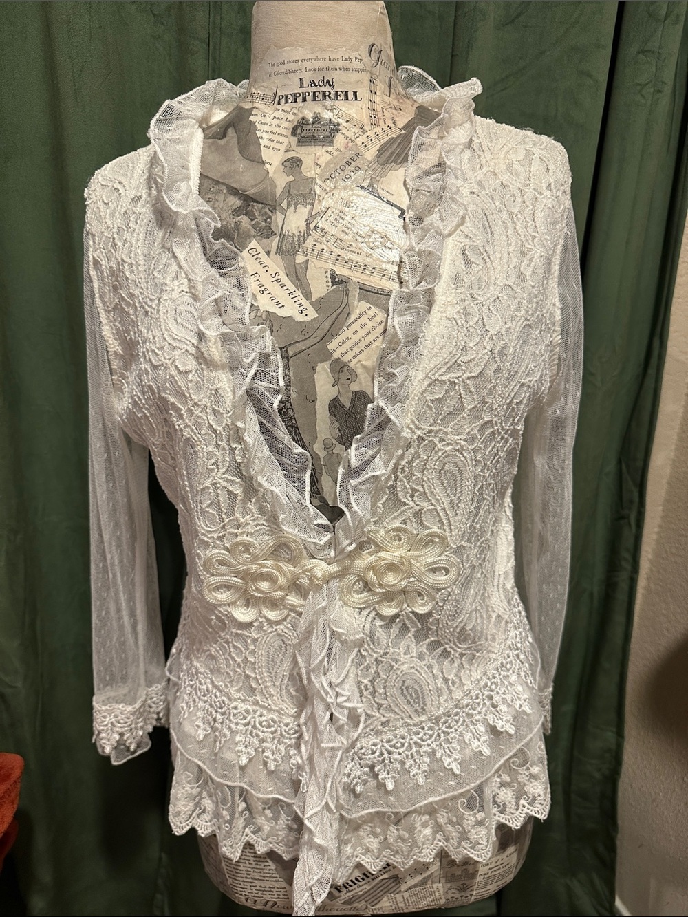 Pretty Angel White Lace Overlay Bolero